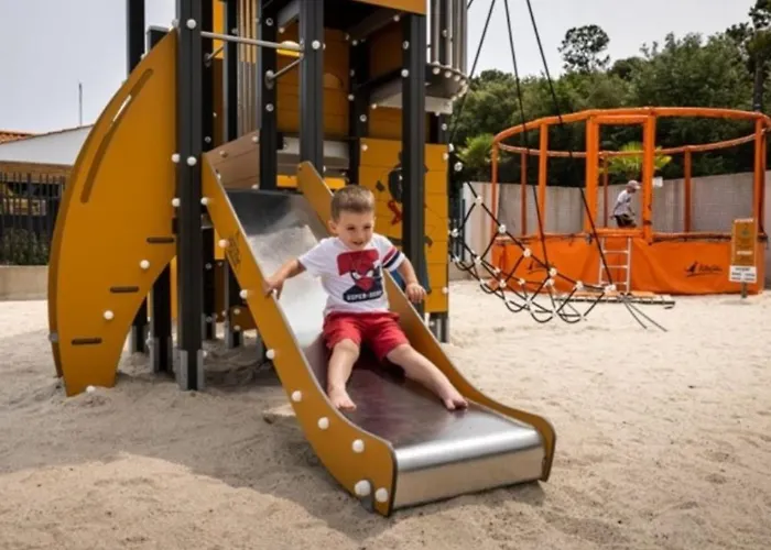 Mobil-home Cosy Avec Terrasse - 5 Personnes - Api-1-52-1041 * Saint-Jean-de-Monts